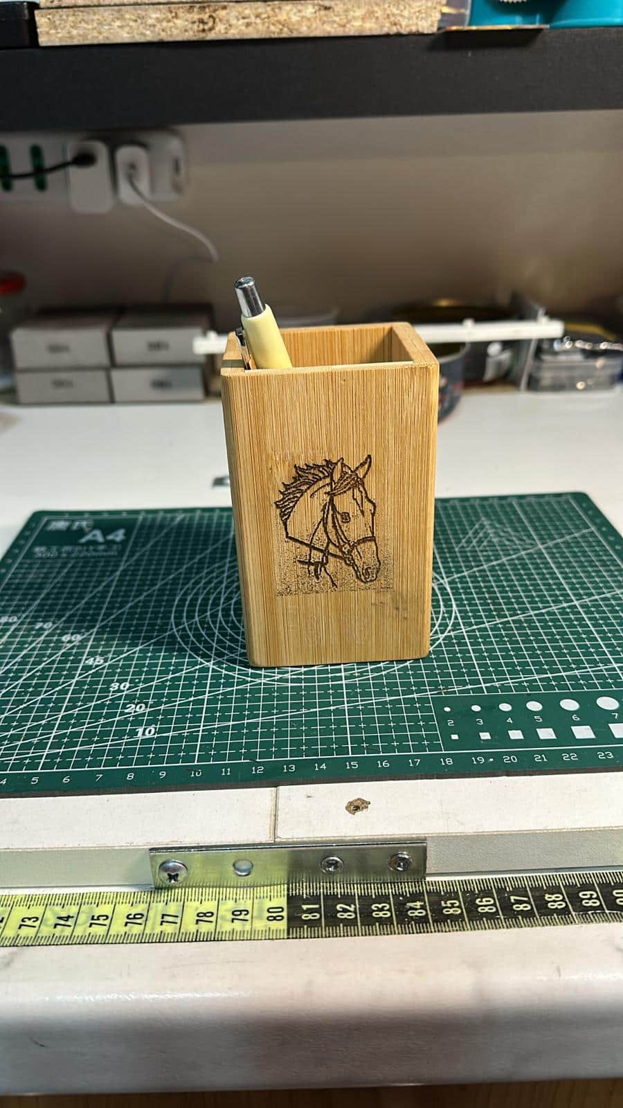 PORTAPENNE PERSONALIZZABILE IN LEGNO